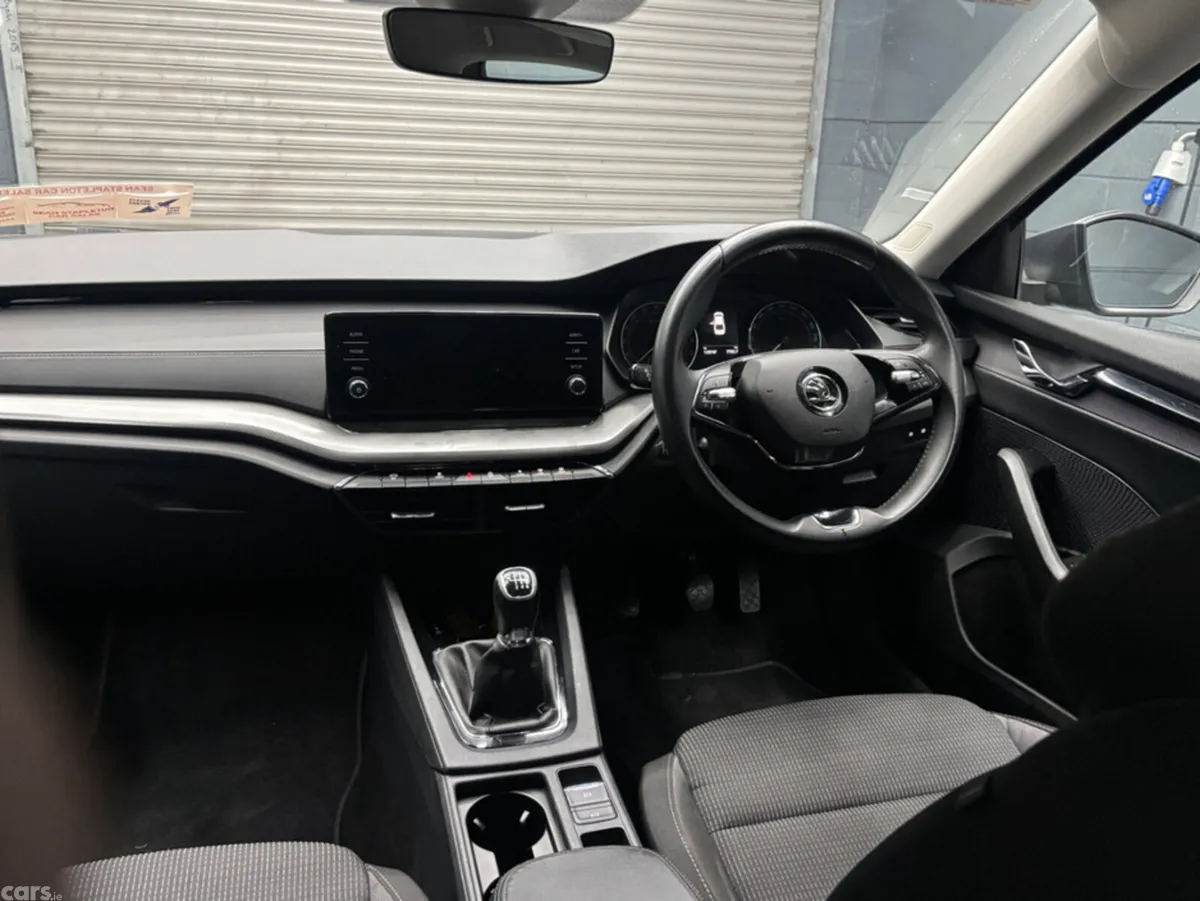 Skoda Octavia Hatchback, Diesel, 2023, Grey