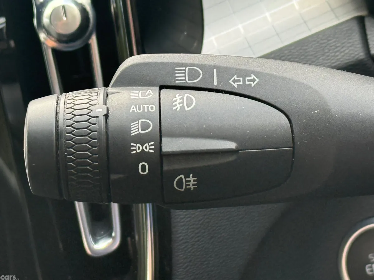 Volvo XC40 SUV, Petrol Plug-in Hybrid, 2023, Black