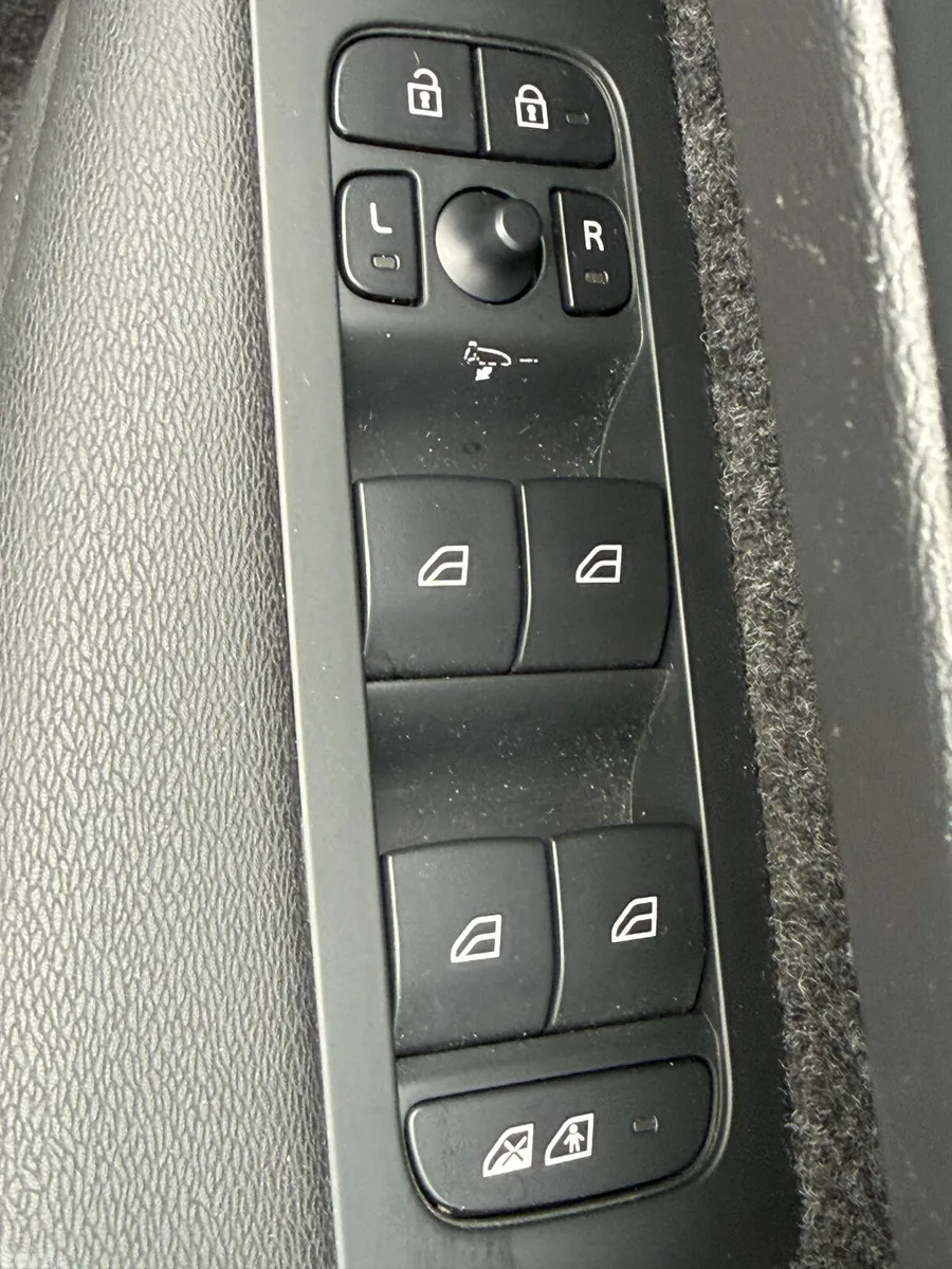 Volvo XC40 SUV, Petrol Plug-in Hybrid, 2023, Black