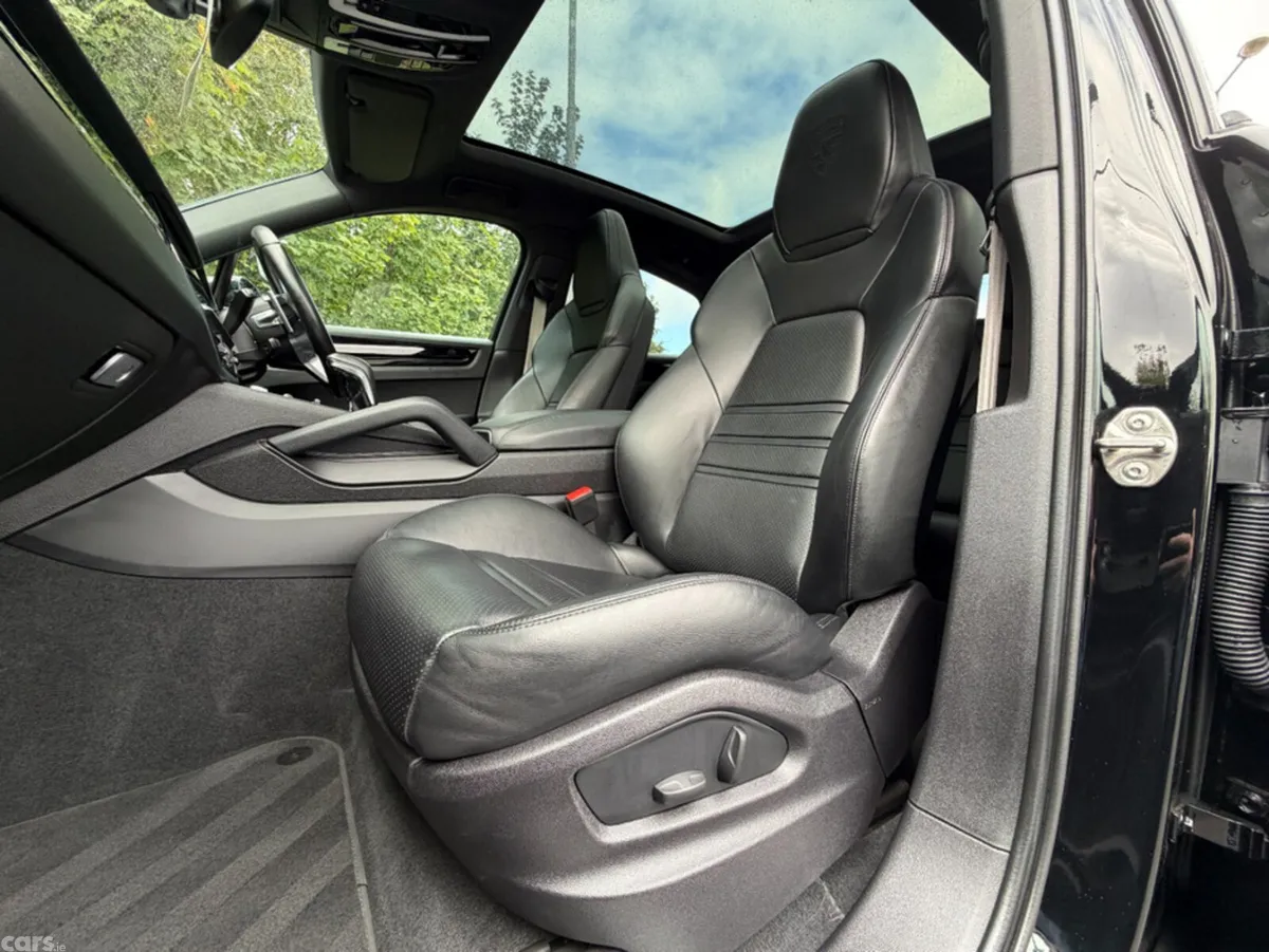 Porsche Cayenne Coupe, Petrol Plug-in Hybrid, 2022, Black