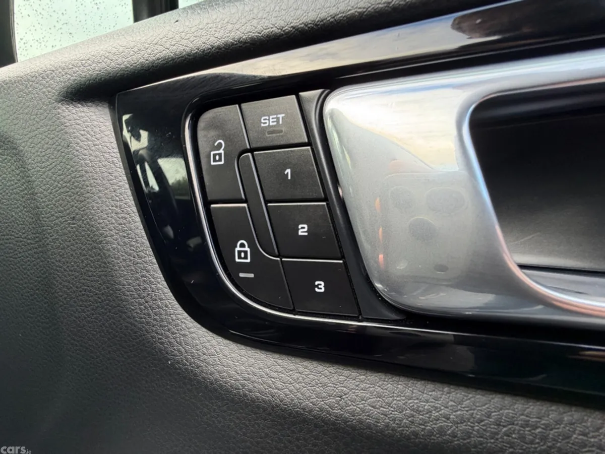 Porsche Cayenne Coupe, Petrol Plug-in Hybrid, 2022, Black
