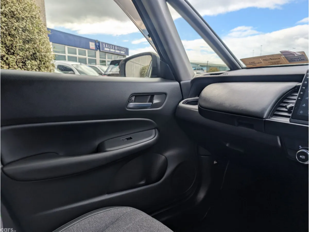 Honda Fit Hatchback, Petrol Hybrid, 2020, White