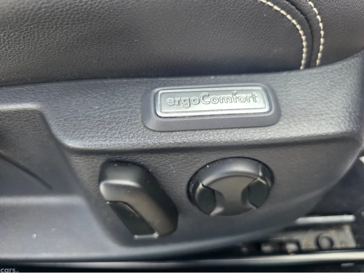 Volkswagen Passat Saloon, Diesel, 2022, Grey