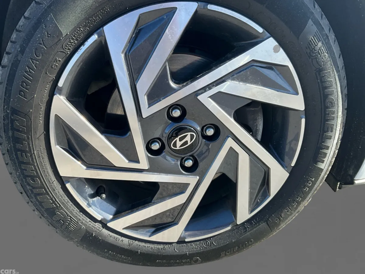 Hyundai i20 Hatchback, Petrol, 2024, White