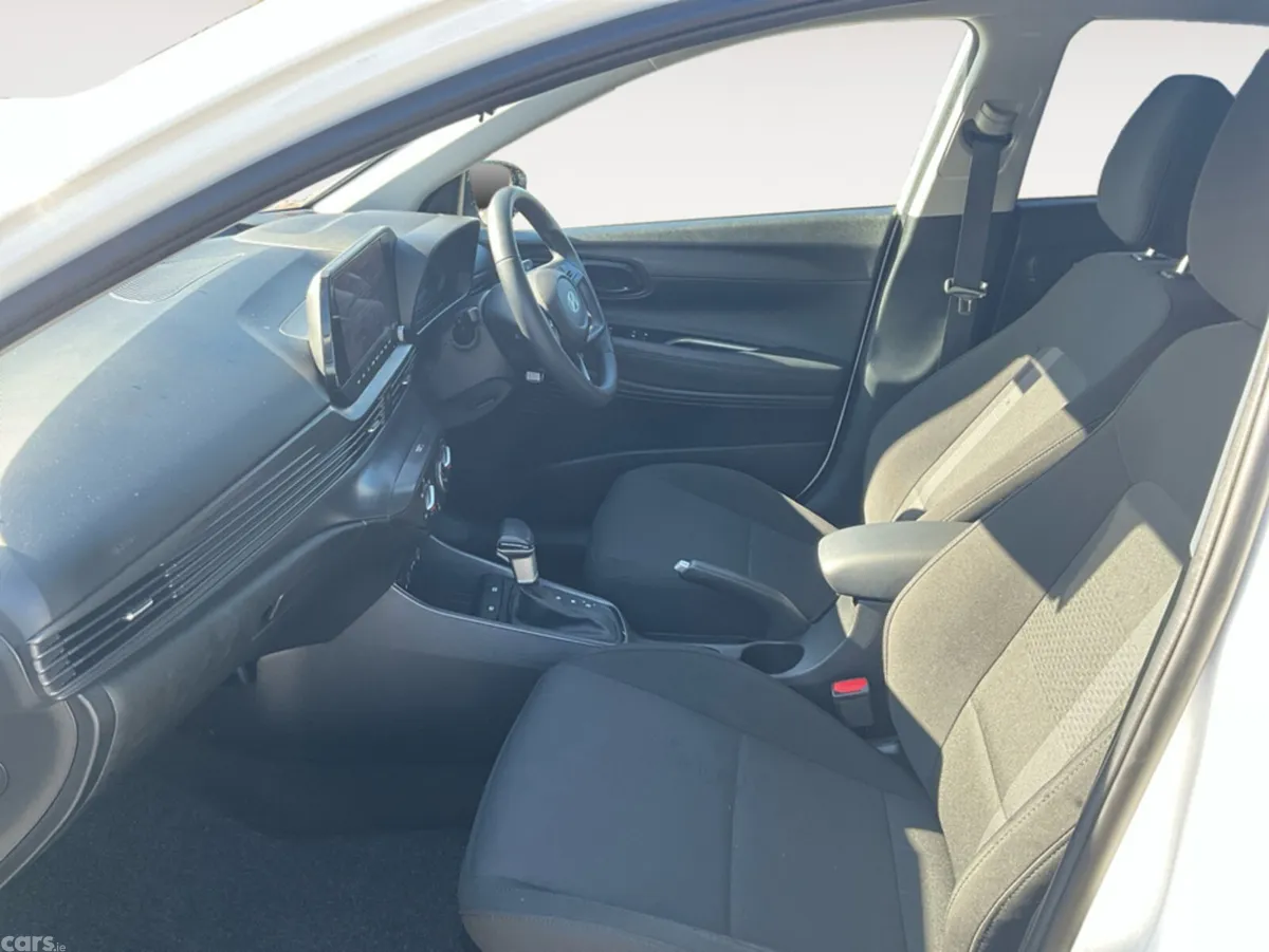 Hyundai i20 Hatchback, Petrol, 2024, White