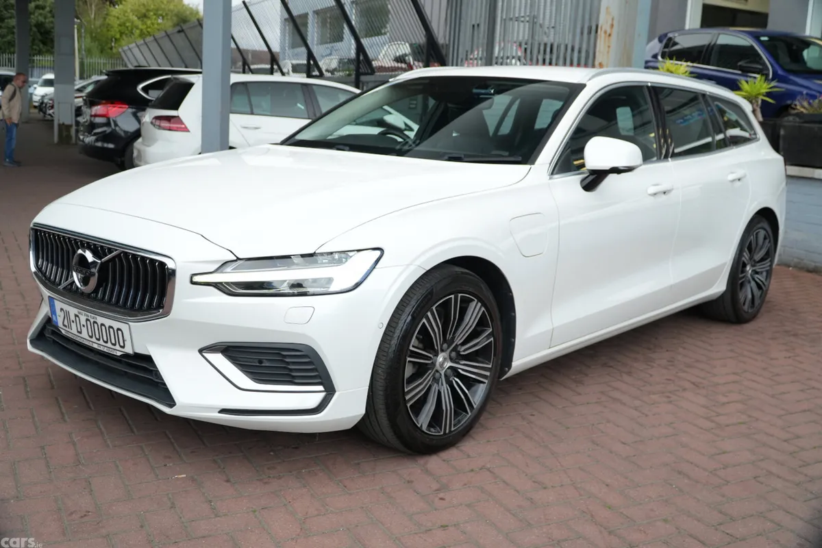 Volvo V60 Estate, Petrol Plug-in Hybrid, 2021, White