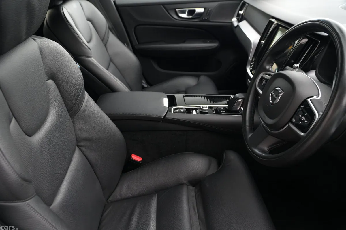 Volvo V60 Estate, Petrol Plug-in Hybrid, 2021, White