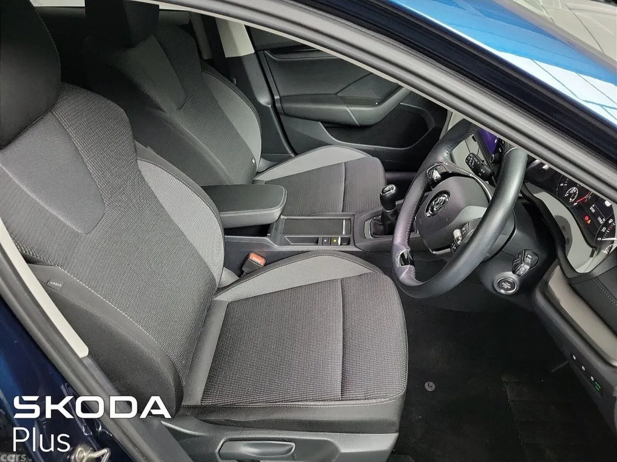 Skoda Octavia Saloon, Petrol, 2023, Blue