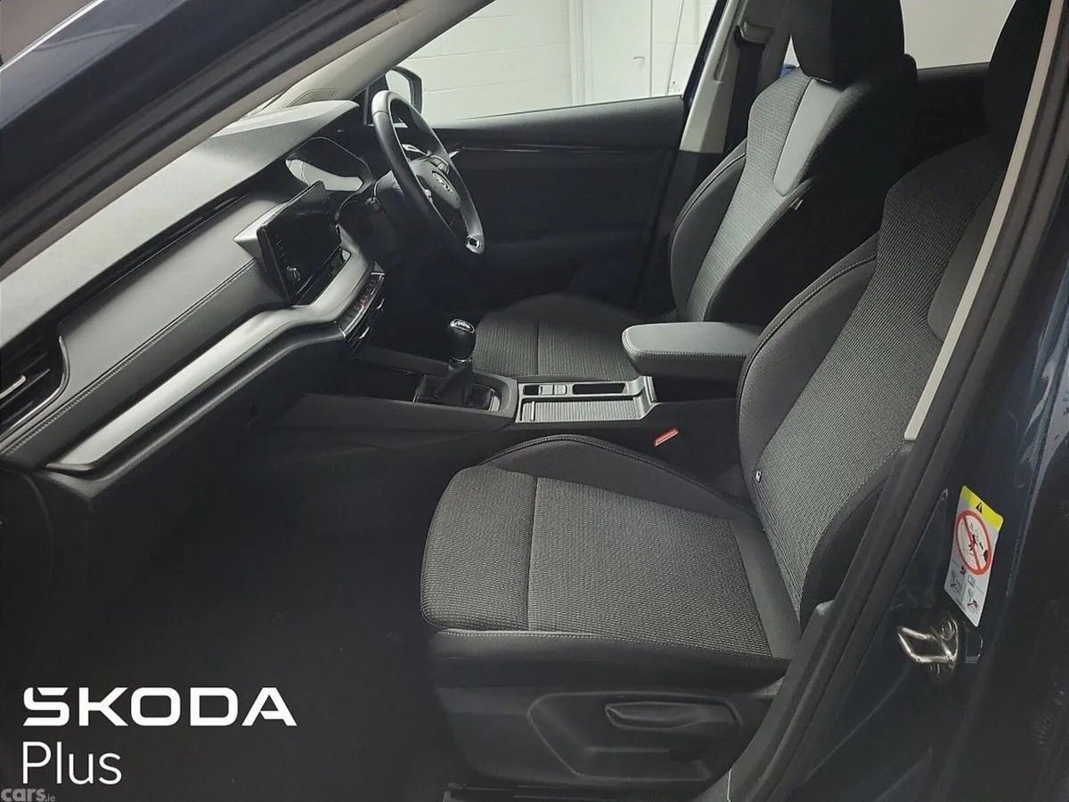 Skoda Octavia Saloon, Petrol, 2023, Blue