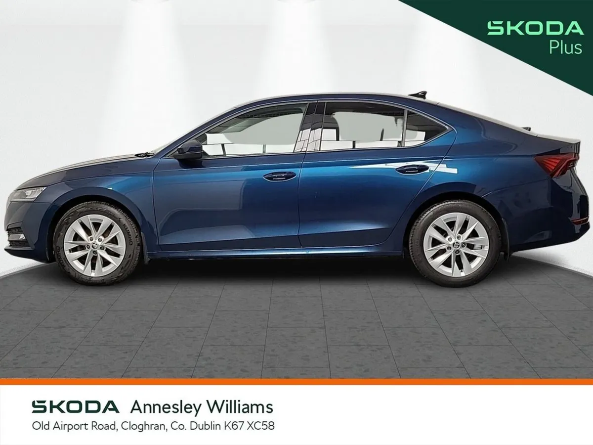 Skoda Octavia Saloon, Petrol, 2023, Blue