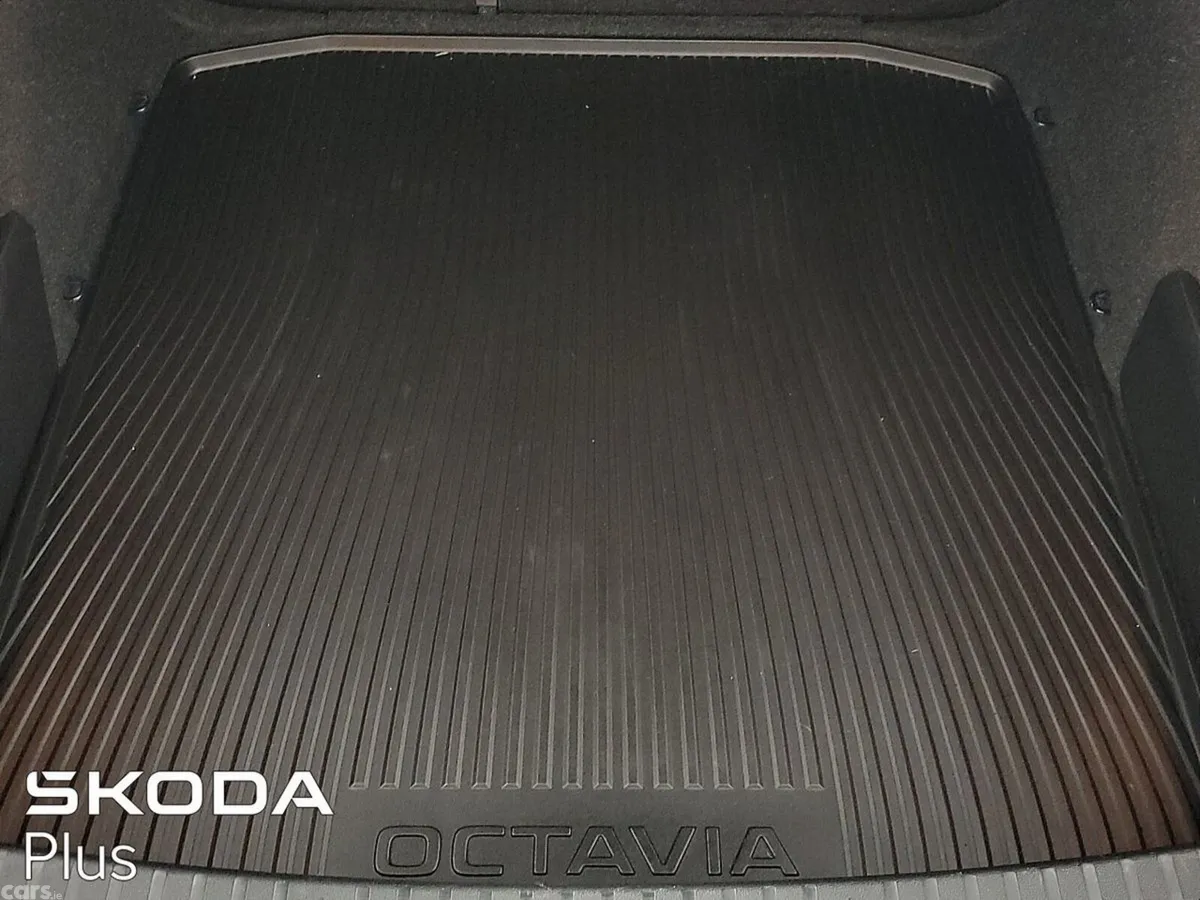 Skoda Octavia Saloon, Petrol, 2023, Blue