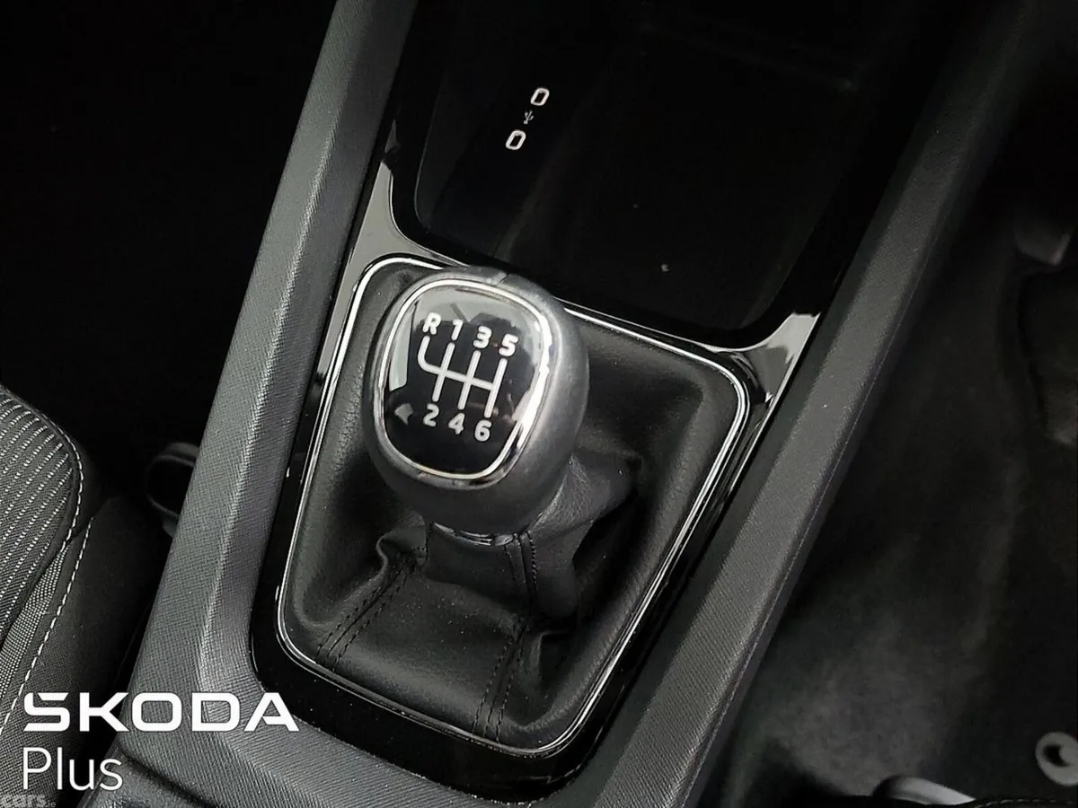 Skoda Octavia Saloon, Petrol, 2023, Blue