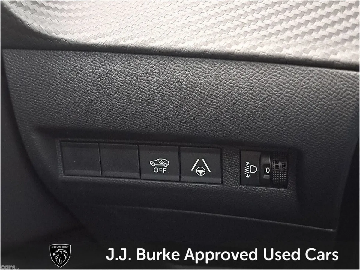 Peugeot 2008 MPV, Petrol Hybrid, 2026, Black