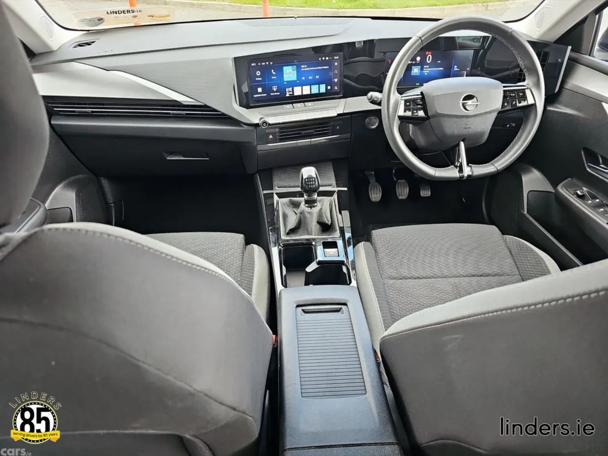 Opel Astra Hatchback, Petrol, 2023, Black