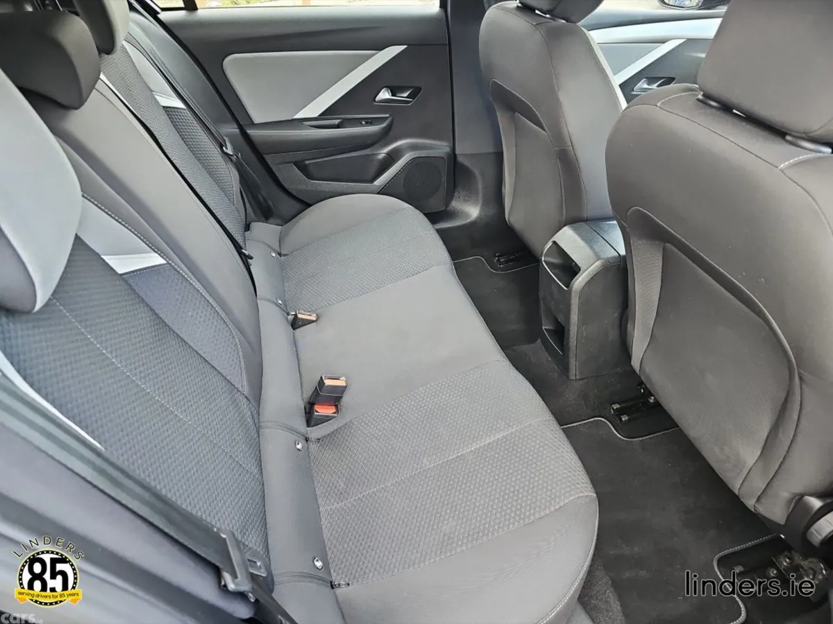 Opel Astra Hatchback, Petrol, 2023, Black