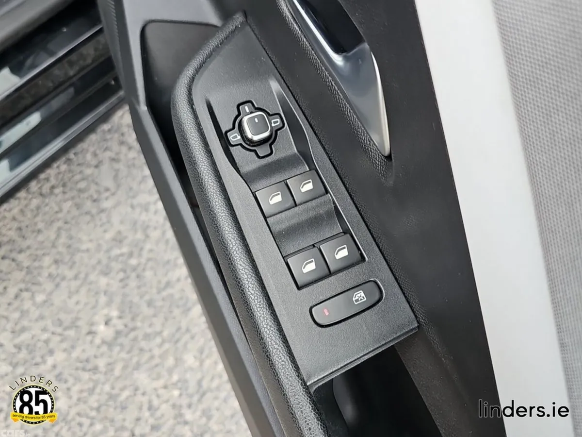 Opel Astra Hatchback, Petrol, 2023, Black