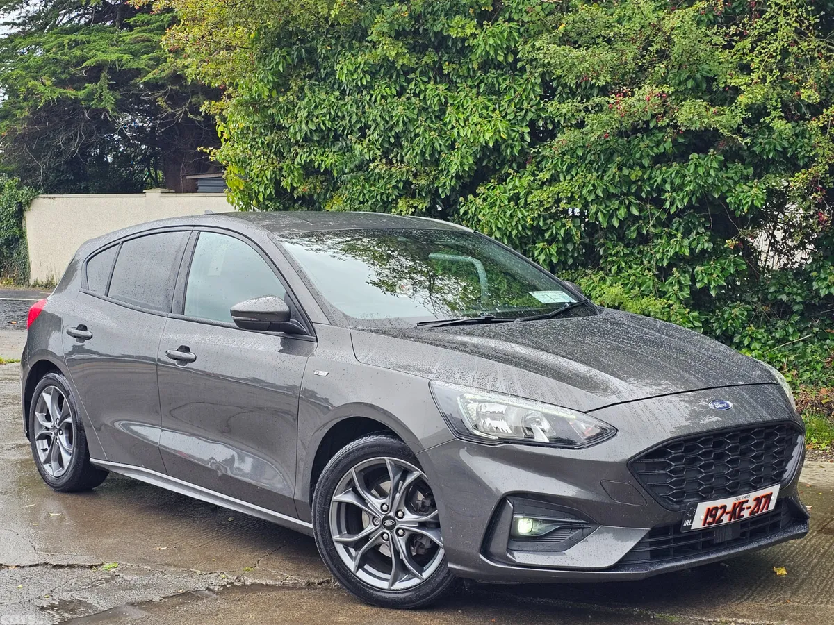 Ford Focus Hatchback, Petrol, 2019, Grey