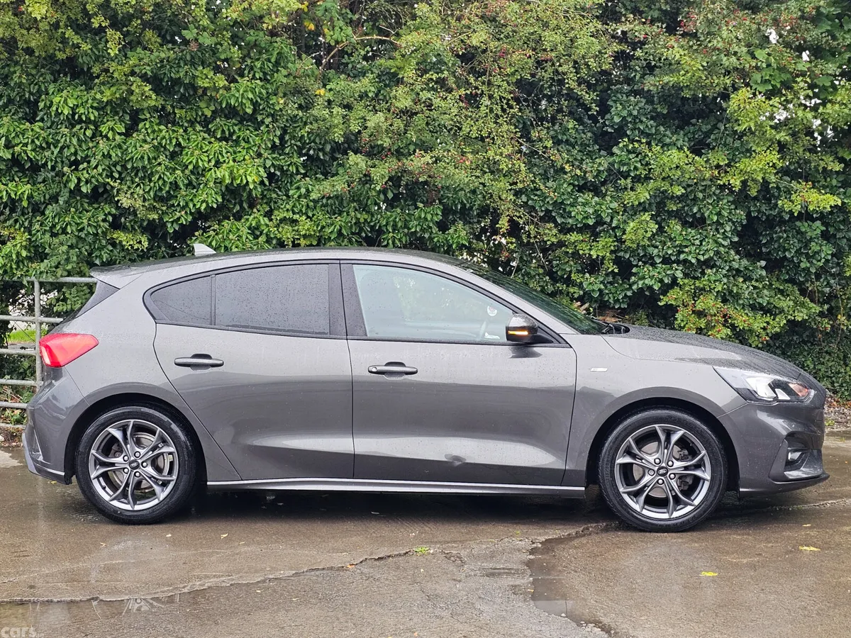 Ford Focus Hatchback, Petrol, 2019, Grey