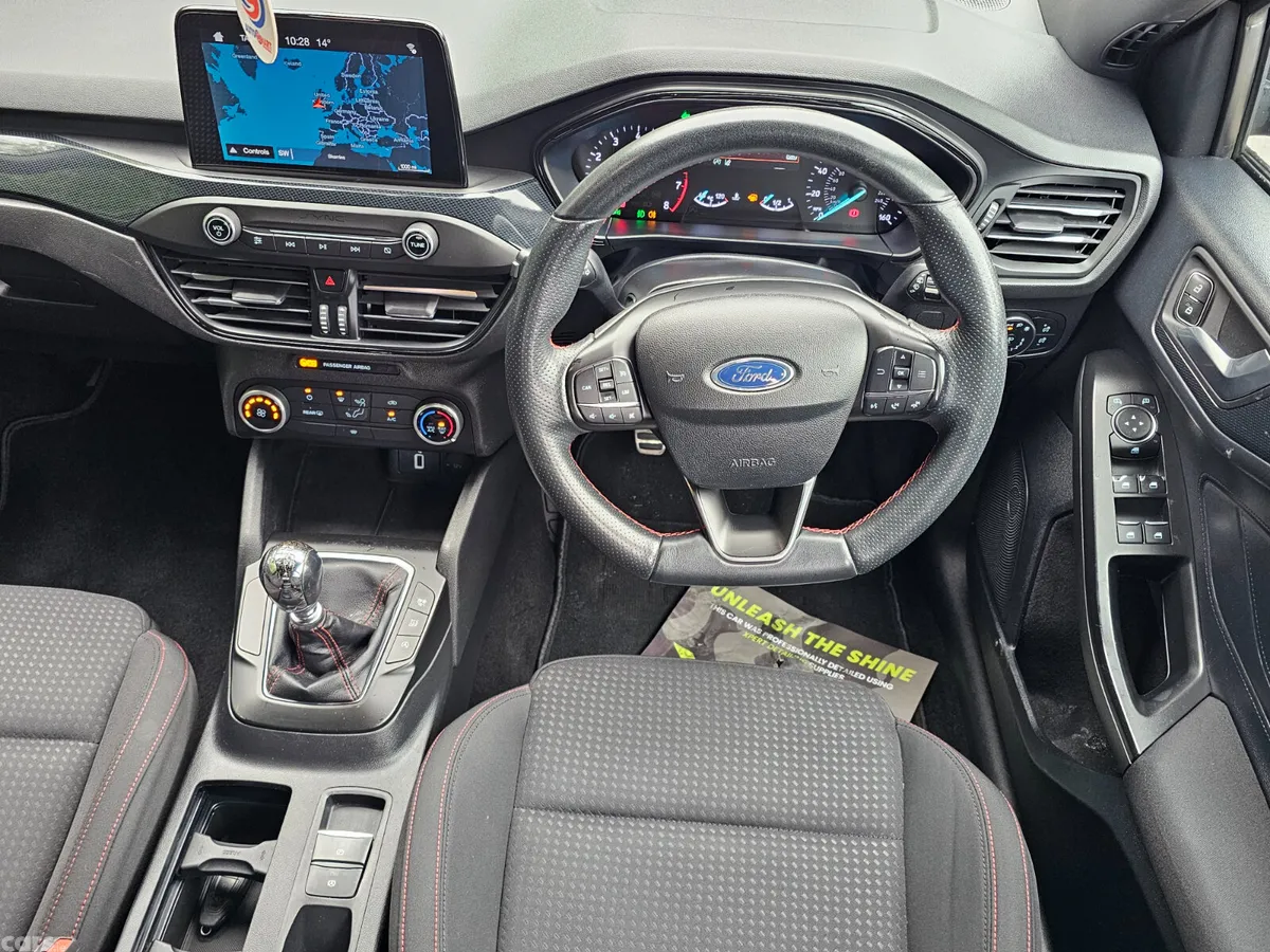 Ford Focus Hatchback, Petrol, 2019, Grey