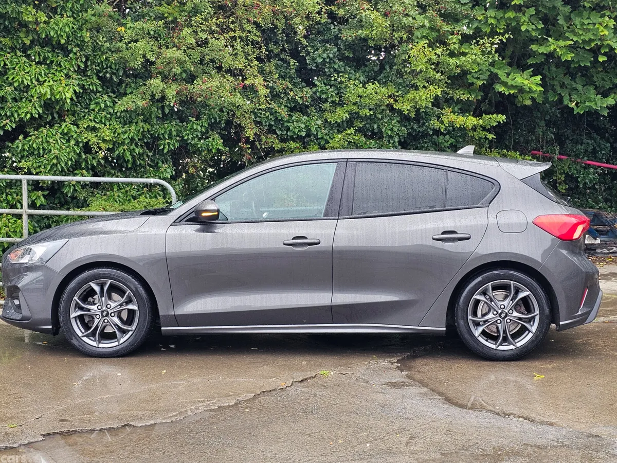 Ford Focus Hatchback, Petrol, 2019, Grey