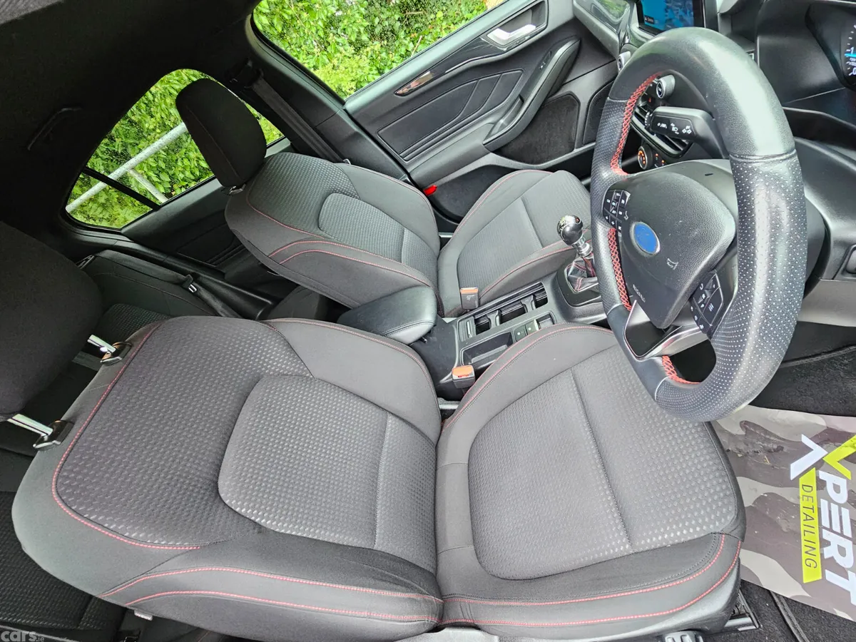 Ford Focus Hatchback, Petrol, 2019, Grey