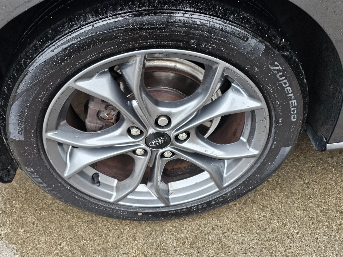 Ford Focus Hatchback, Petrol, 2019, Grey