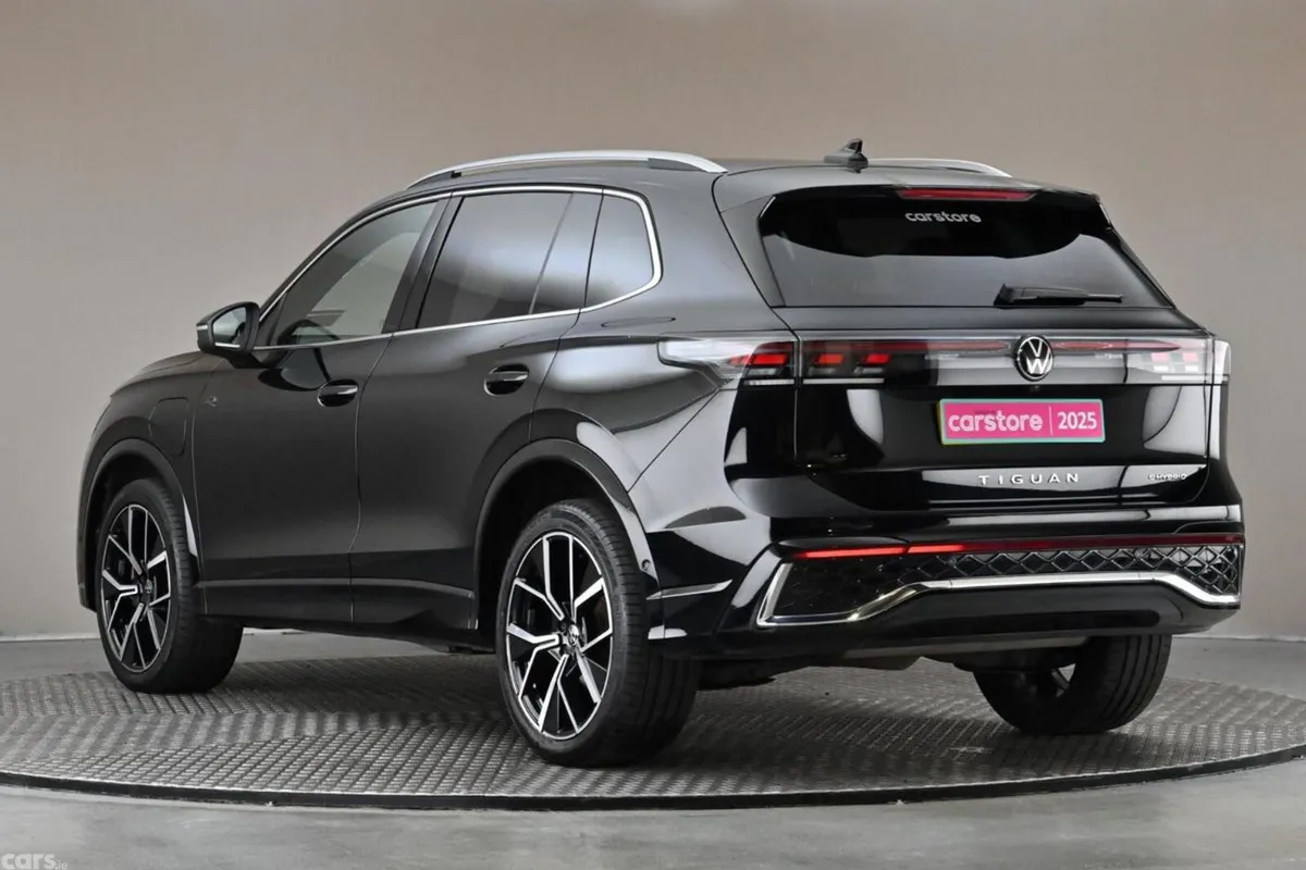 Volkswagen Tiguan SUV, Petrol Plug-in Hybrid, 2025, Black