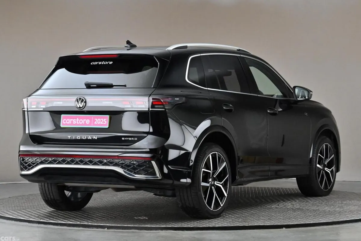 Volkswagen Tiguan SUV, Petrol Plug-in Hybrid, 2025, Black