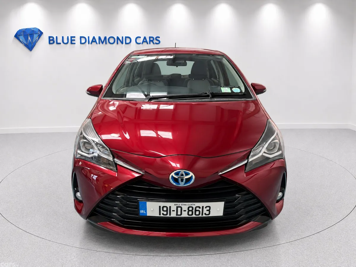 Toyota Yaris MPV, Petrol Hybrid, 2019, Red