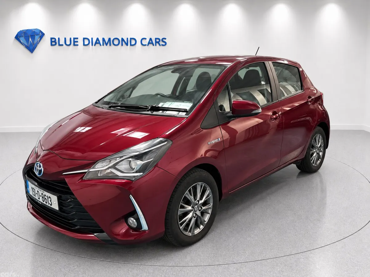 Toyota Yaris MPV, Petrol Hybrid, 2019, Red