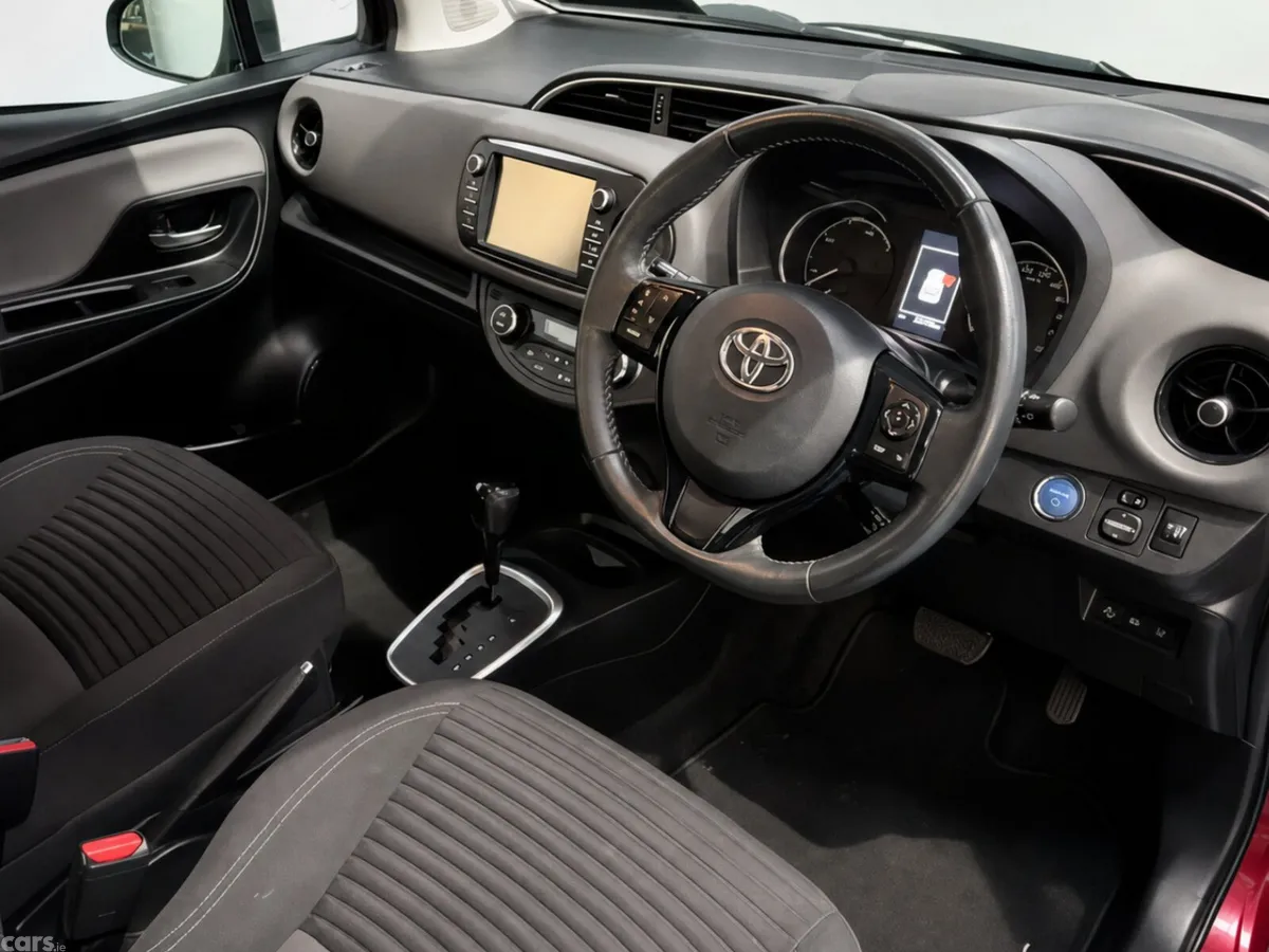 Toyota Yaris MPV, Petrol Hybrid, 2019, Red