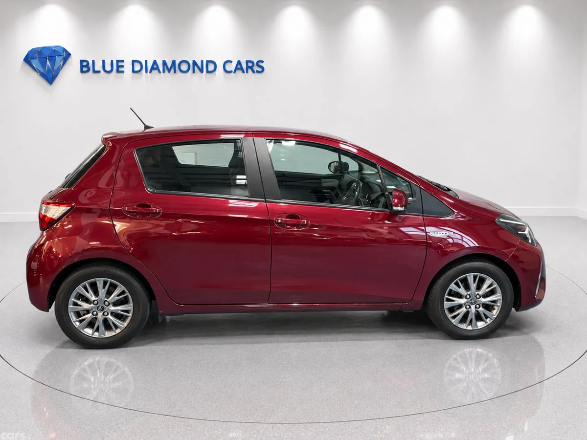 Toyota Yaris MPV, Petrol Hybrid, 2019, Red