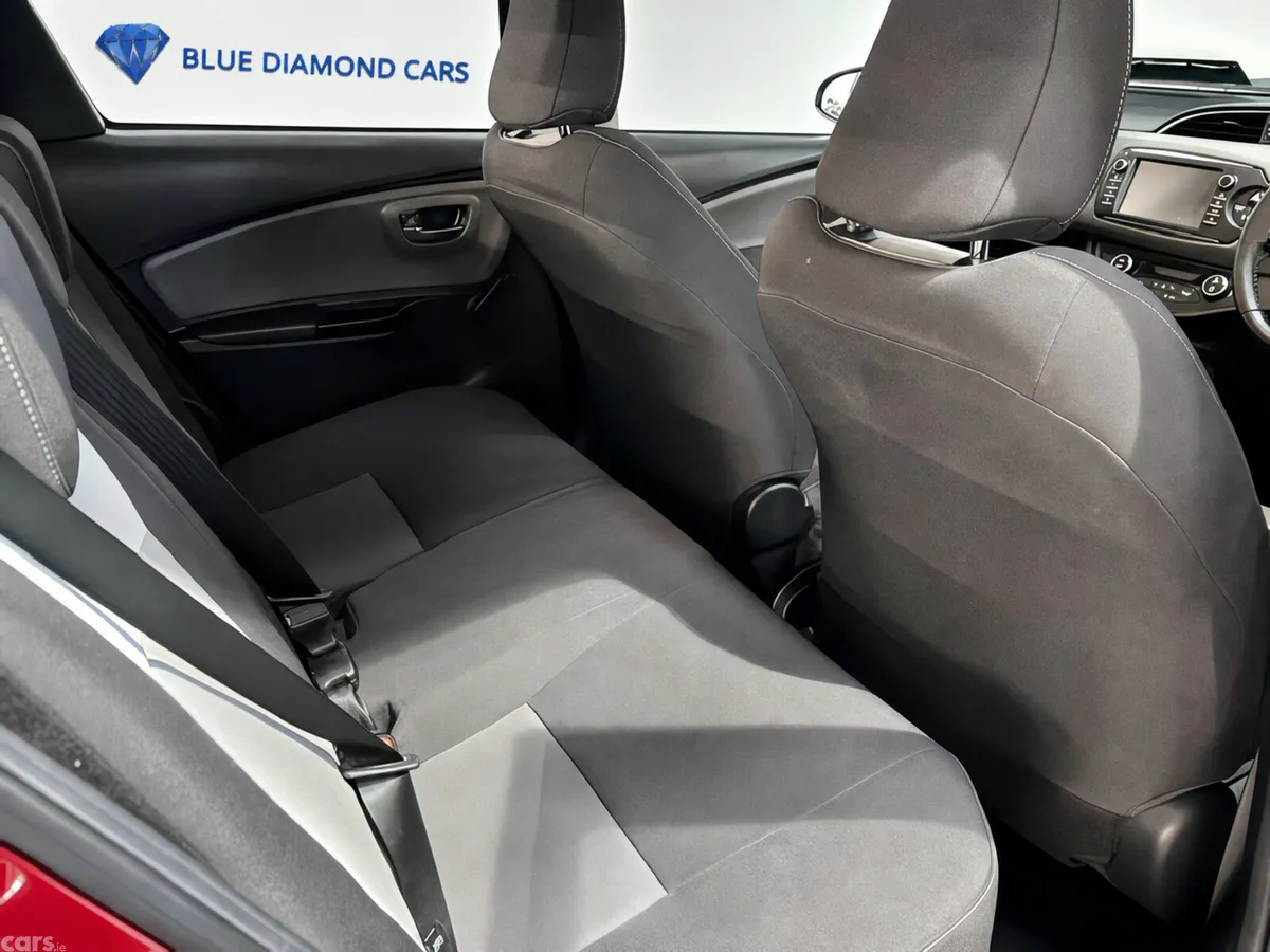 Toyota Yaris MPV, Petrol Hybrid, 2019, Red