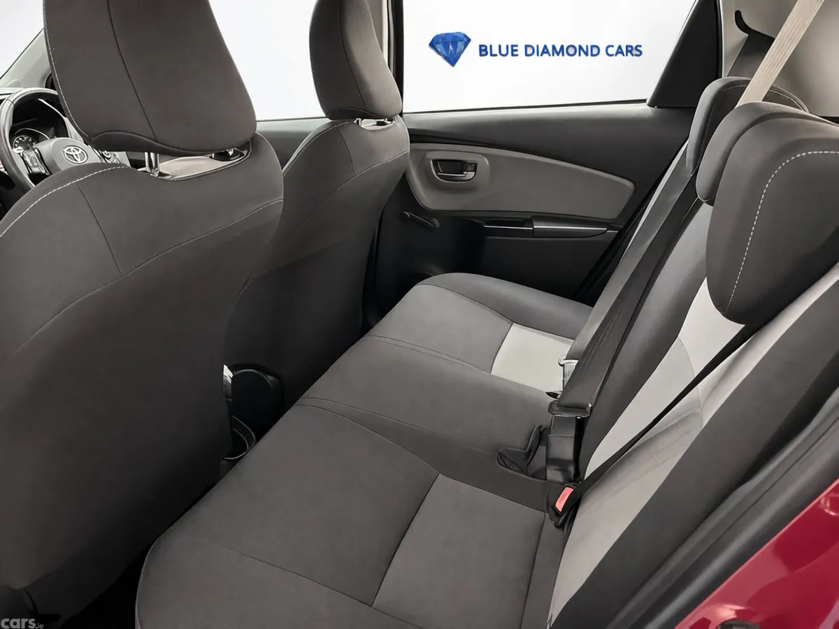 Toyota Yaris MPV, Petrol Hybrid, 2019, Red
