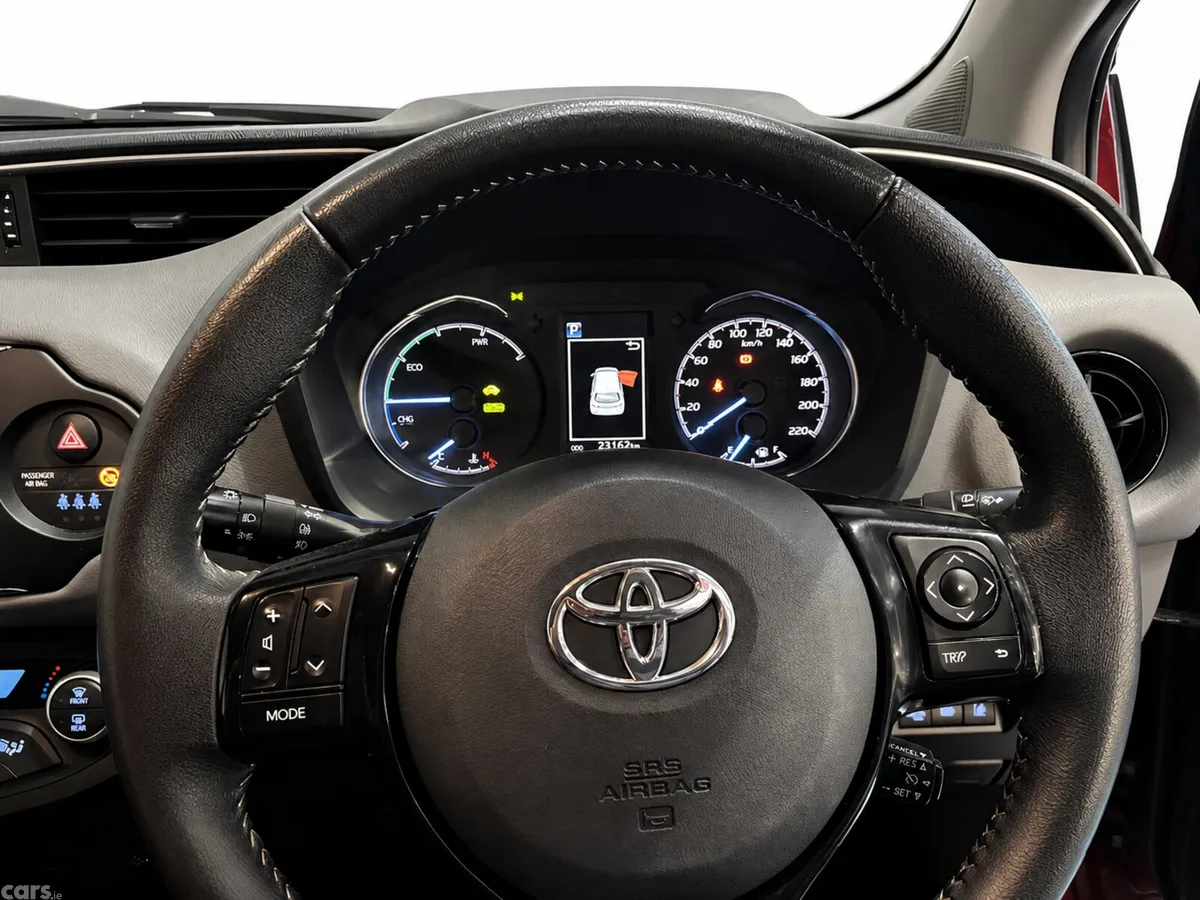 Toyota Yaris MPV, Petrol Hybrid, 2019, Red