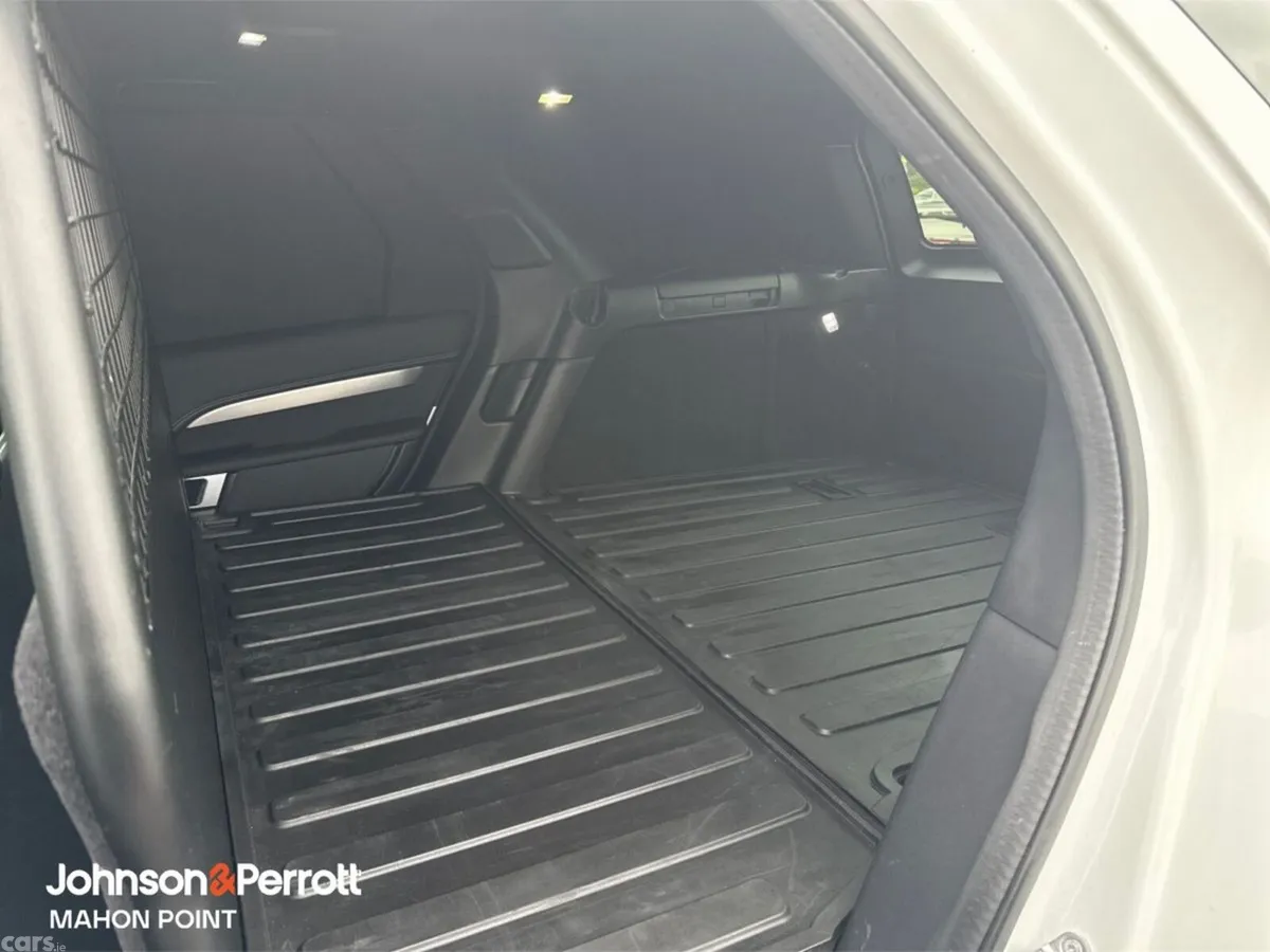 Land Rover Discovery SUV, Diesel, 2024, White