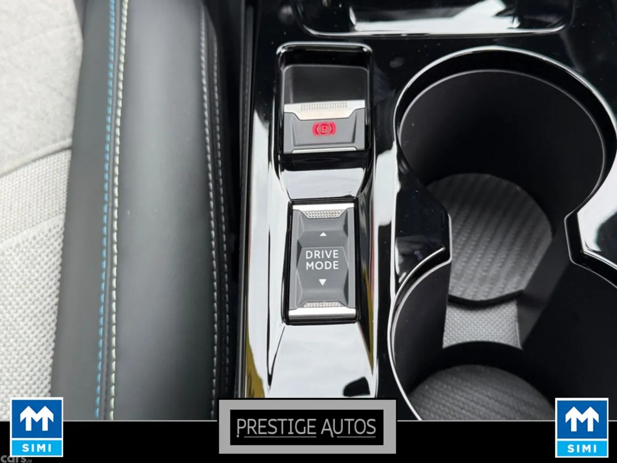 Peugeot 208 Hatchback, Petrol, 2020, Yellow