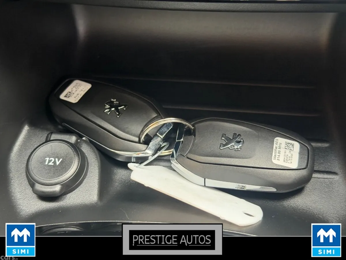 Peugeot 208 Hatchback, Petrol, 2021, Blue