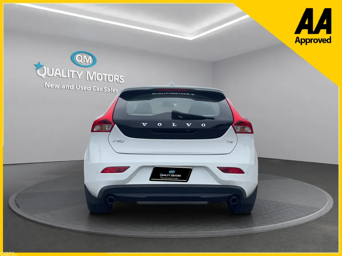Volvo V40 Hatchback, Petrol, 2015, White