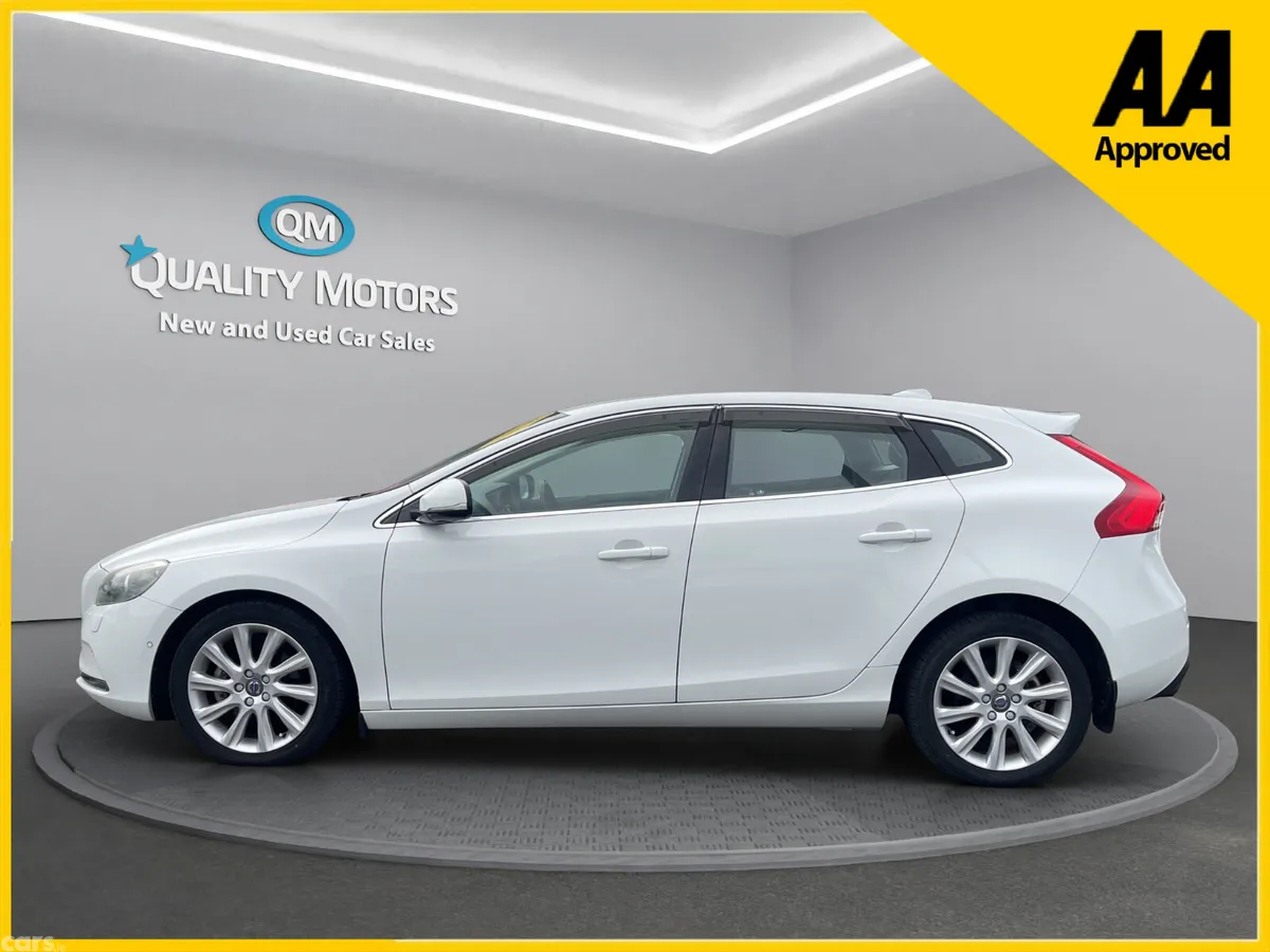 Volvo V40 Hatchback, Petrol, 2015, White