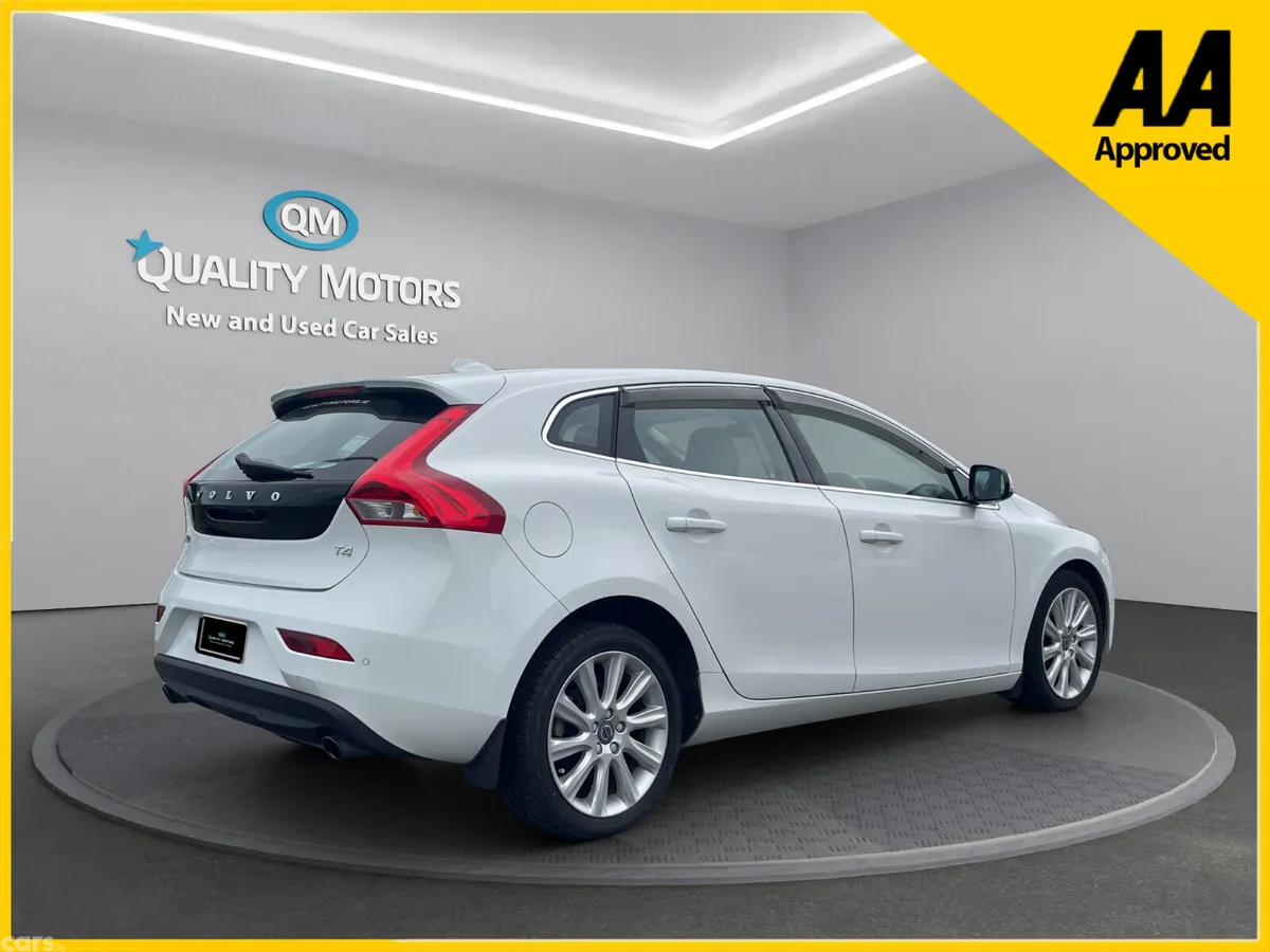 Volvo V40 Hatchback, Petrol, 2015, White