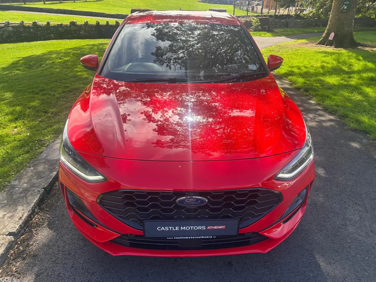 Ford Focus Hatchback, Diesel, 2025, Red