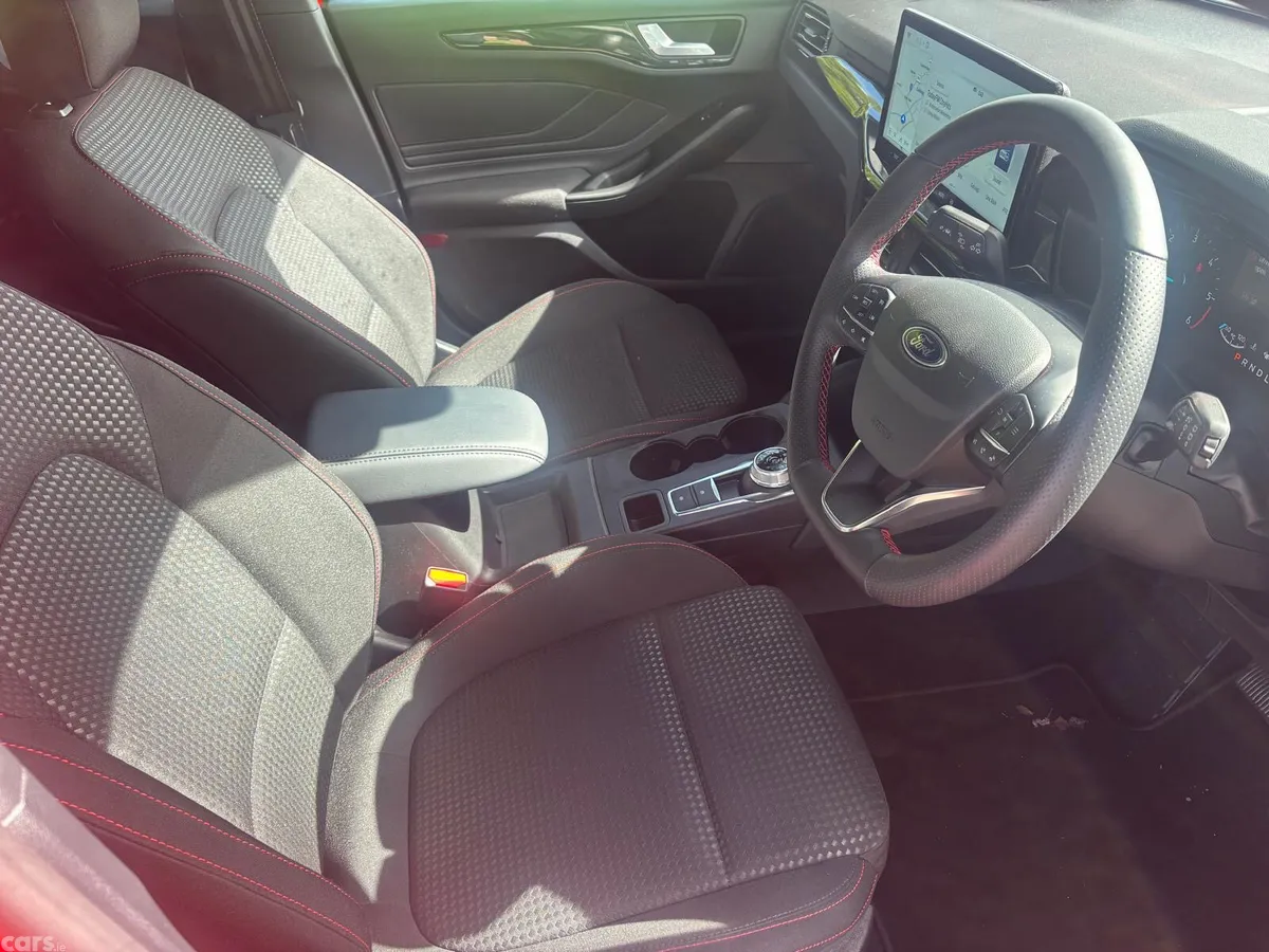 Ford Focus Hatchback, Diesel, 2025, Red