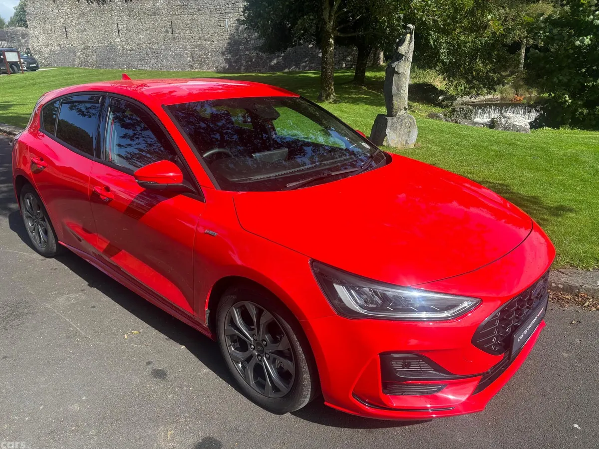 Ford Focus Hatchback, Diesel, 2025, Red