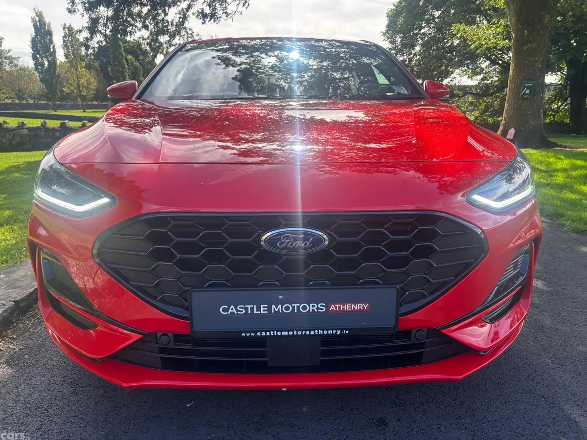 Ford Focus Hatchback, Diesel, 2025, Red