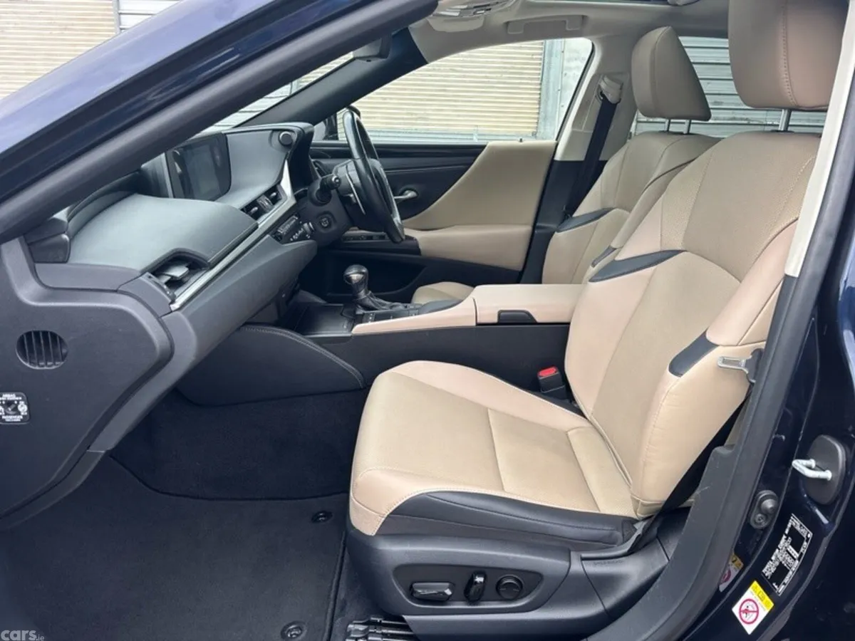 Lexus ES Saloon, Petrol Hybrid, 2019, Blue