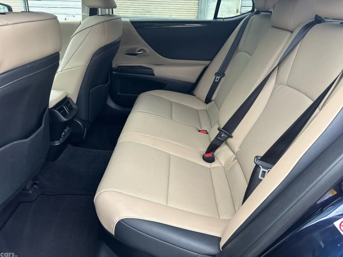 Lexus ES Saloon, Petrol Hybrid, 2019, Blue