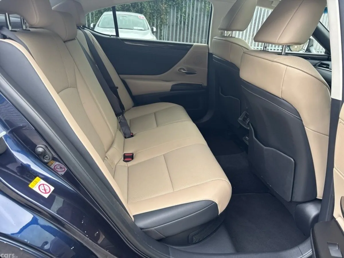 Lexus ES Saloon, Petrol Hybrid, 2019, Blue