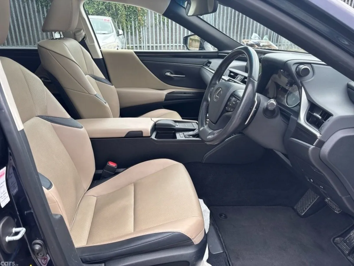 Lexus ES Saloon, Petrol Hybrid, 2019, Blue