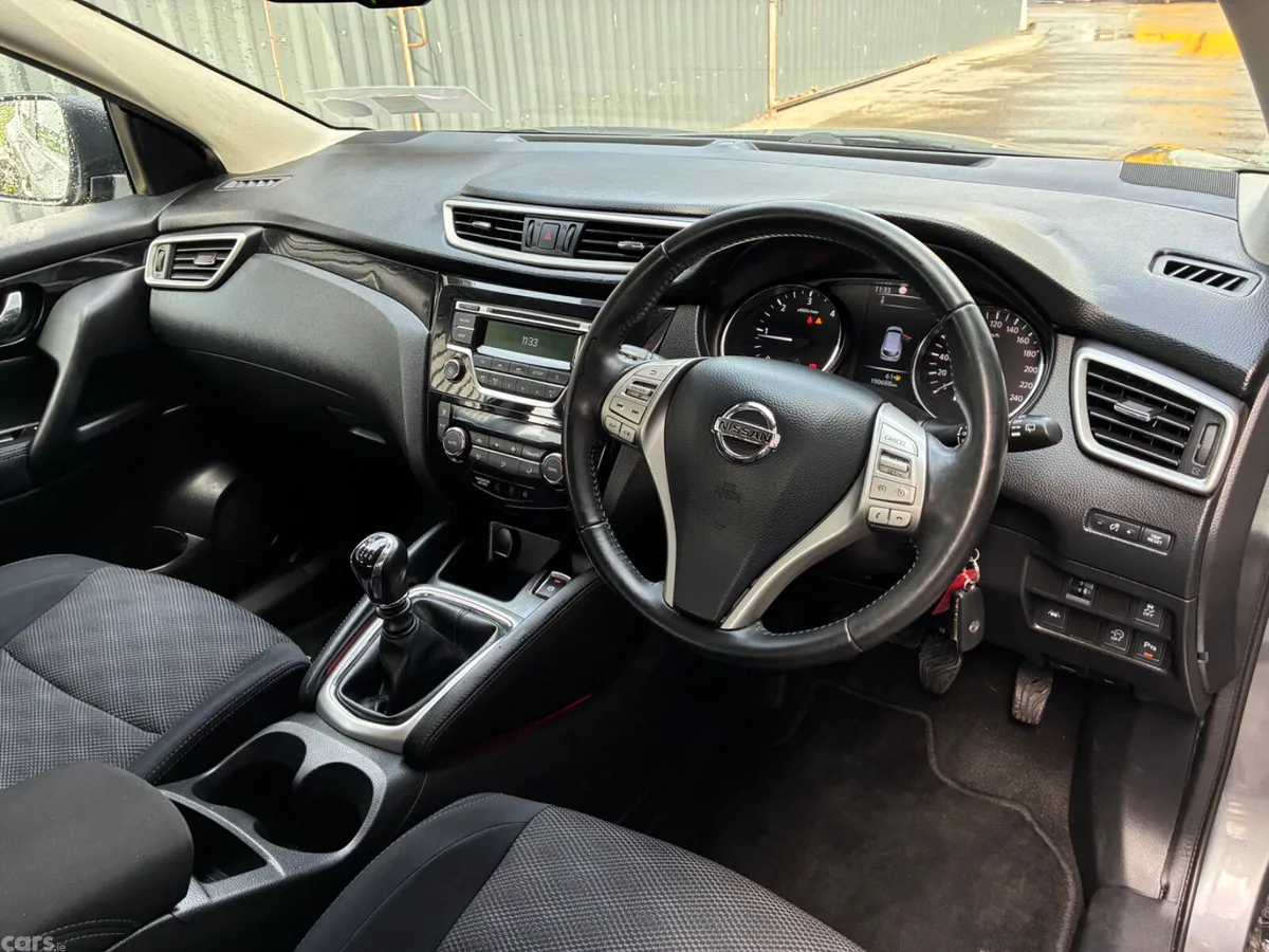 Nissan Qashqai Hatchback, Diesel, 2015, Grey